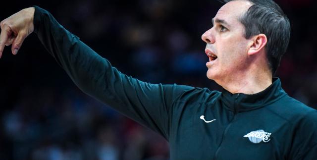 kaiyun官网-詹姆斯复出湖人仍难破局 沃格尔的帅位保得住吗？