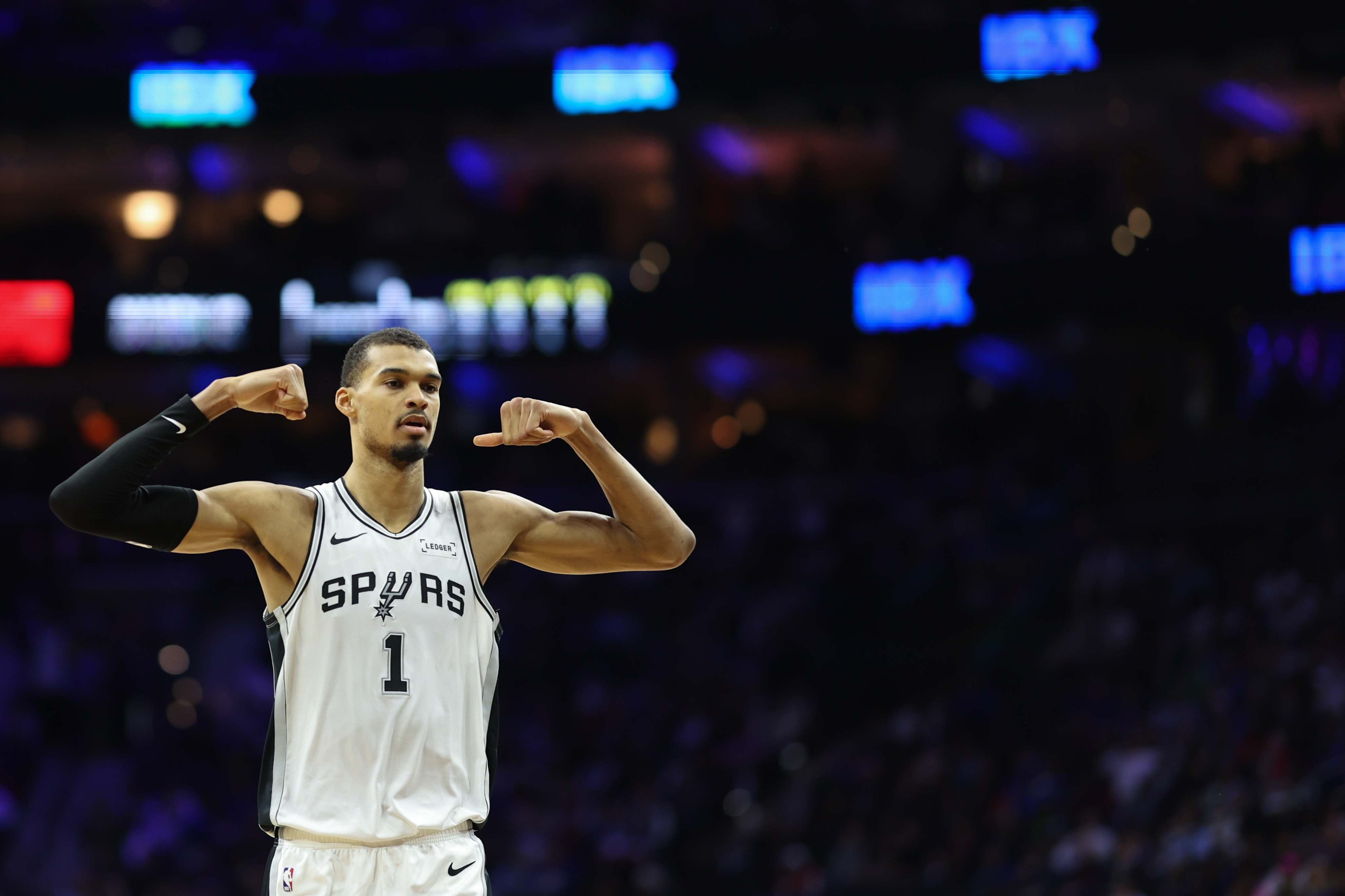 开云-火箭输掘金，输马刺，申京阿门他们和马刺新星差在哪里？|谢泼德|凯文·杜兰特|便秘|卡斯尔|持球_新浪新闻